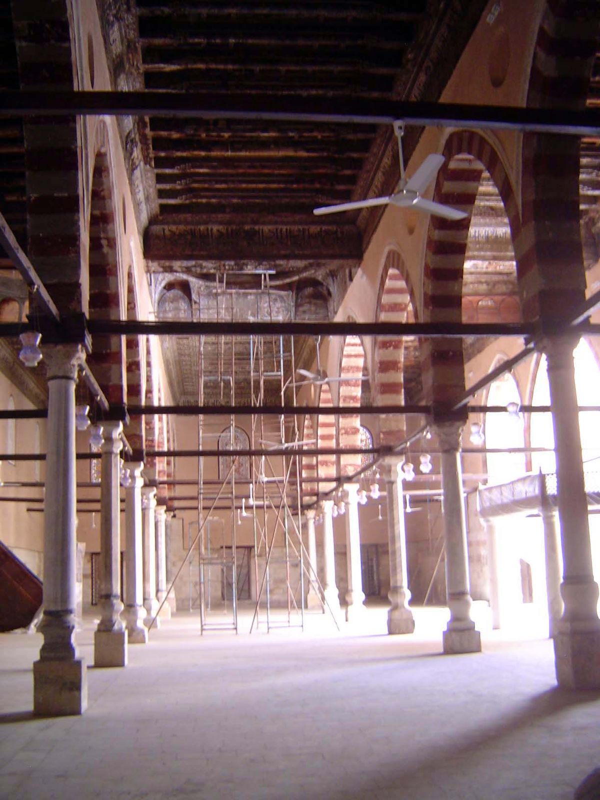 Surprised? We have a bright, bright courtyard and a set of arcades against the qibla or Mecca-facing wall to the left.