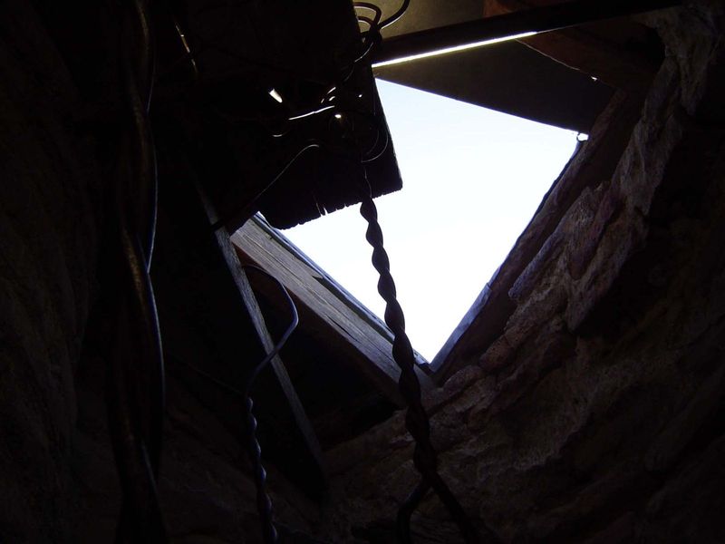 At the top of the minaret: metal plates.