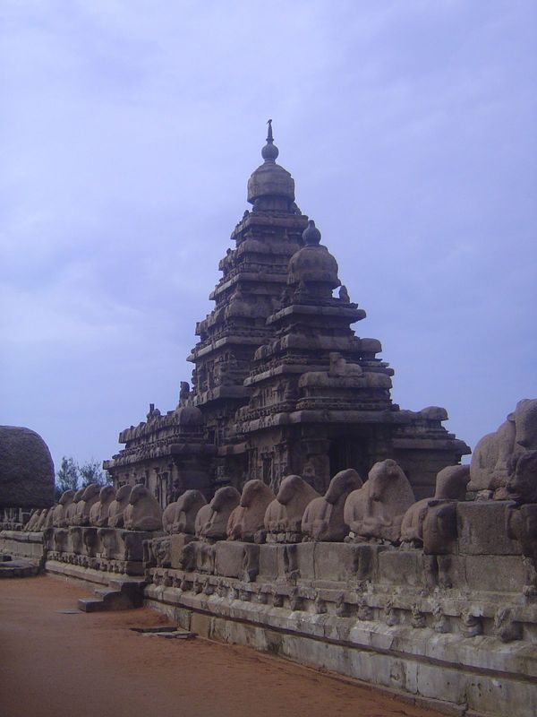 Unlike so many of the monuments at Mamallapuram, this one is structural, not monolithic. The form, however, is very similar to the nearby bu