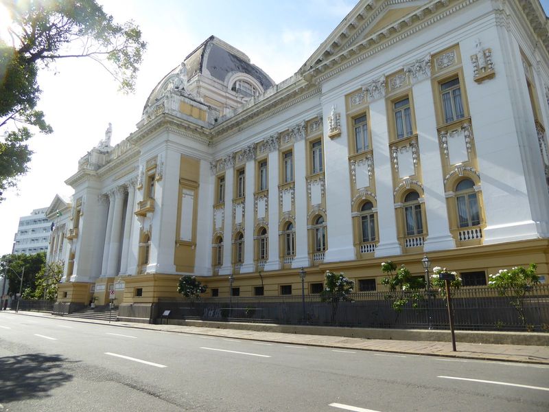 Brazil was such a pioneer in the development of modern architecture that it's a shock to learn that this building, the Palacio da Justica by