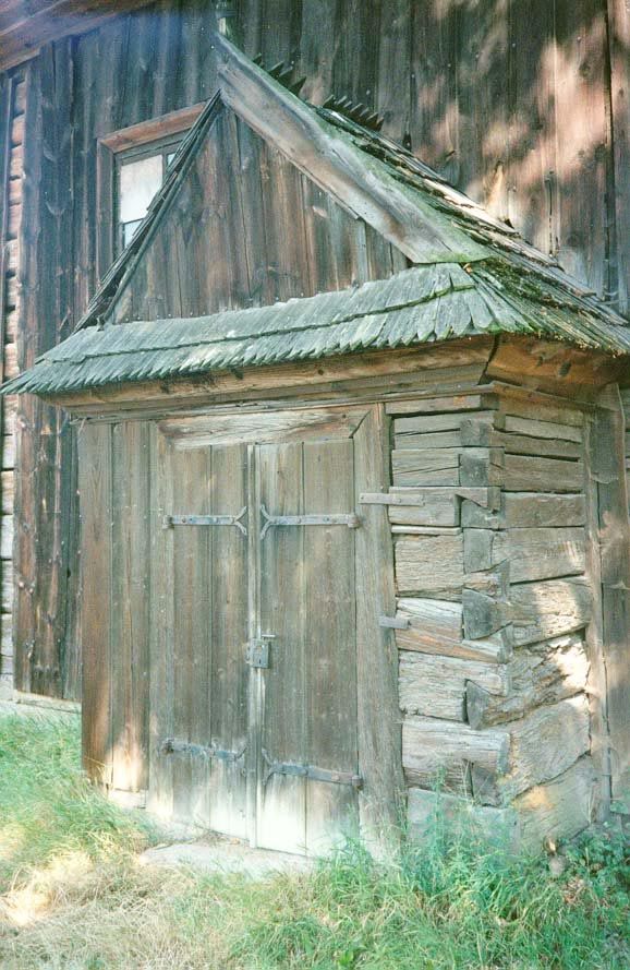 Timber buildings are an old, old craft here. Church near Sandomierz, between Kracow and Lublin.