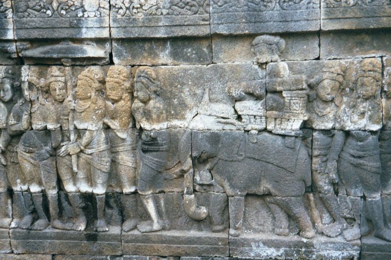 Another story: Rudrayana and the Evil Prince. Two kings, Rudrayana and Bimbasara, exchange gifts, in this case a chest with cloth.