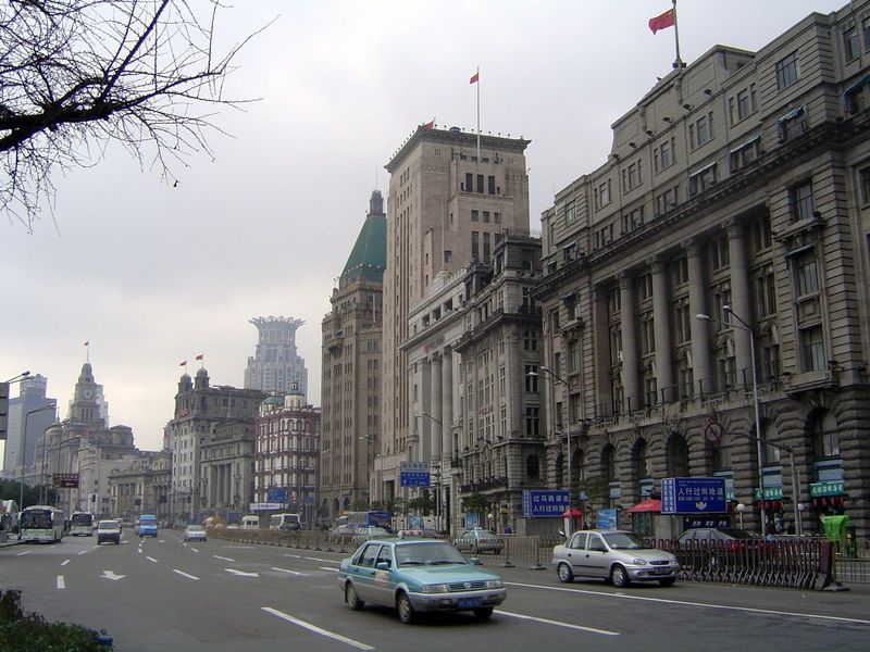 Here's the view looking upstream or south from the head of the Bund. On the left, just out of sight, is the Huangpu River. The road itself b