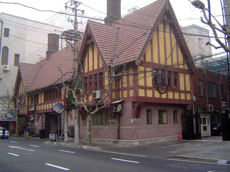 Another view. For more on buildings of this era, see Tess Johnston and Deke Erh's A Last Look: Western Architecture in Old Shanghai, 1993.

