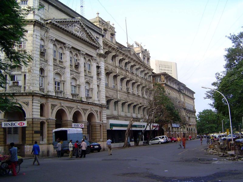 Nariman formerly Churchgate Road, with the Mercantile Bank Building now HSBC at the left and the Horniman Circle garden in the distance.
