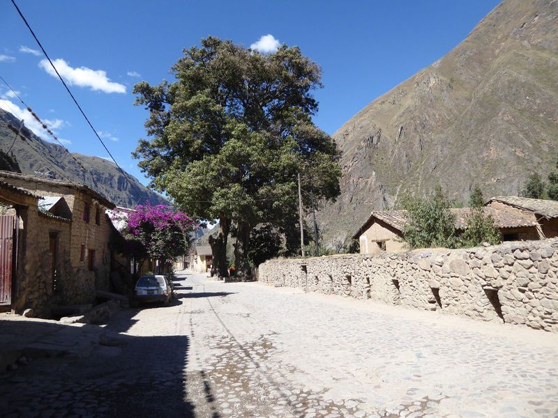 Here's the old Inca road from that gate into town.
