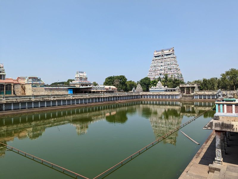 The north gopuram and the Shivaganga tank, supposedly rebuilt by a king cured by its water of leprosy.