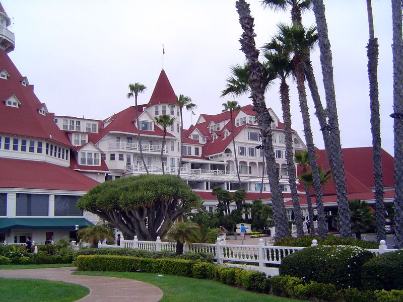 The hotel, entirely of wood, opened in 1888. John D. Spreckels bought it in 1890, and his family kept it until 1948.