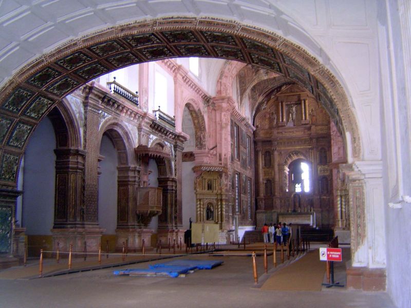The church is a single hall, a nave without aisles, and is entered through a wide arch.