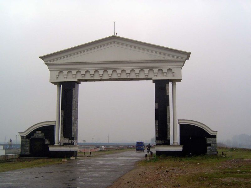 A monument had been erected. No lions this time.