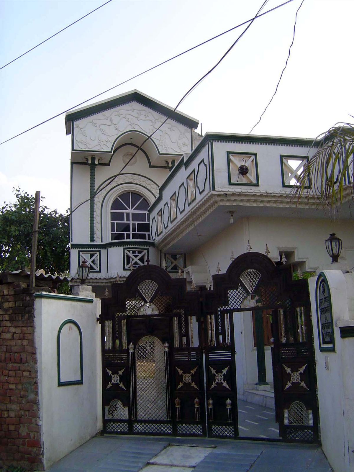 Smack in Rani Khera. Forget tract homes or high-rise blocks, but many homeowners now had the money to build their own castles.