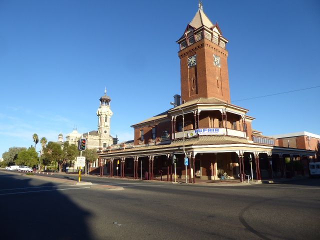 Here they are, government buildings in the style of other New South Wales government buildings of the time. We're at the corner of Argent an