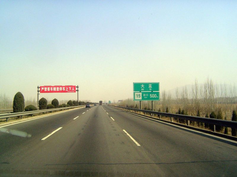 Rhetorical question: do the Chinese know how to build controlled-access highways?