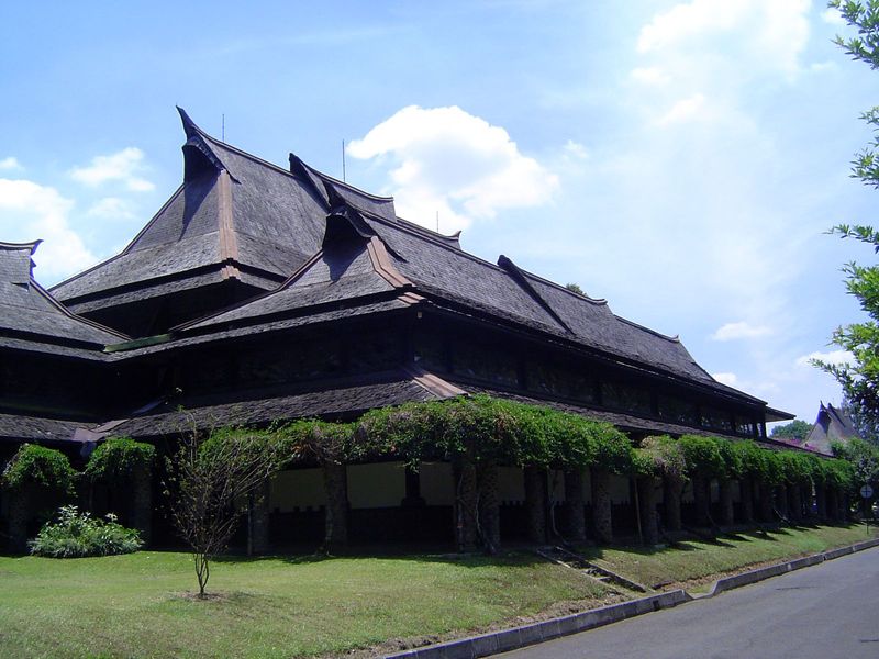 A much grander example: the West Hall of the Bandung Technical University, built in the Sumatran style, 1918-20.