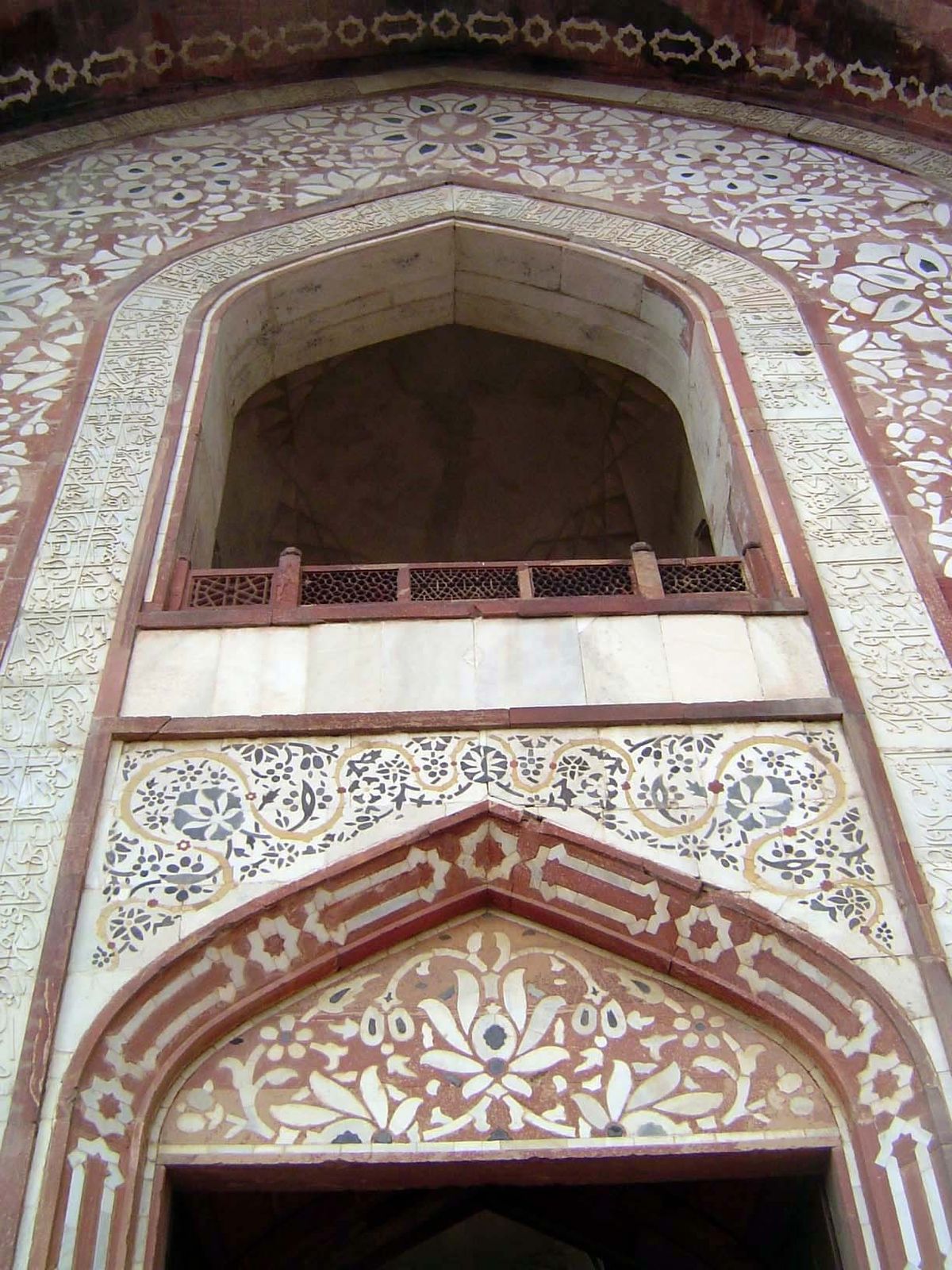 Detail of the entrance.