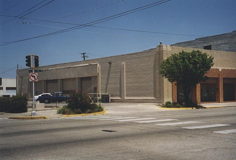129 West Main opened in 1942 as a Safeway. It stayed in business here until 1957, when it moved a few blocks west to a larger site just west