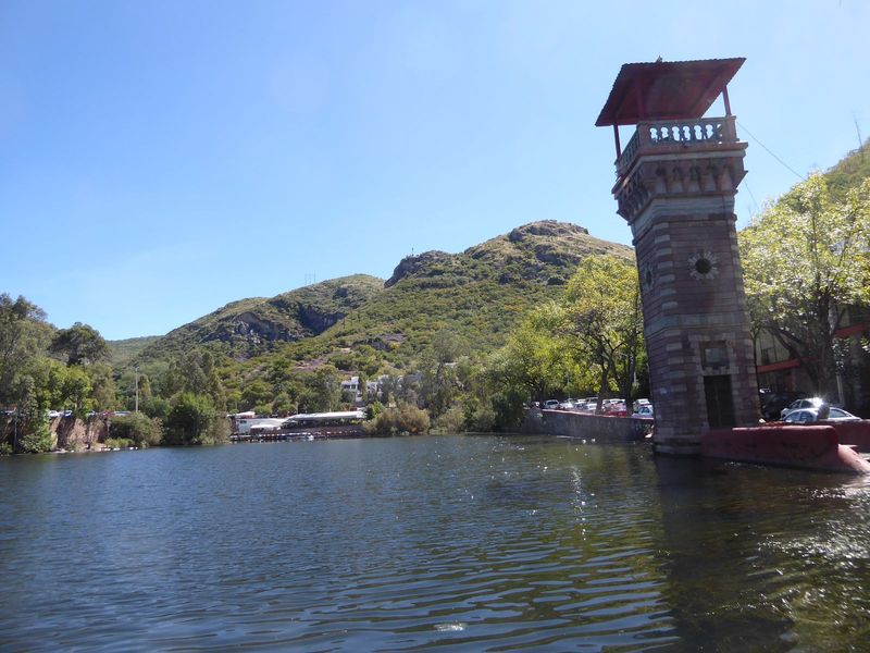 In 1749 a dam was built at the south end of the valley. It's the Presa de la Olla.