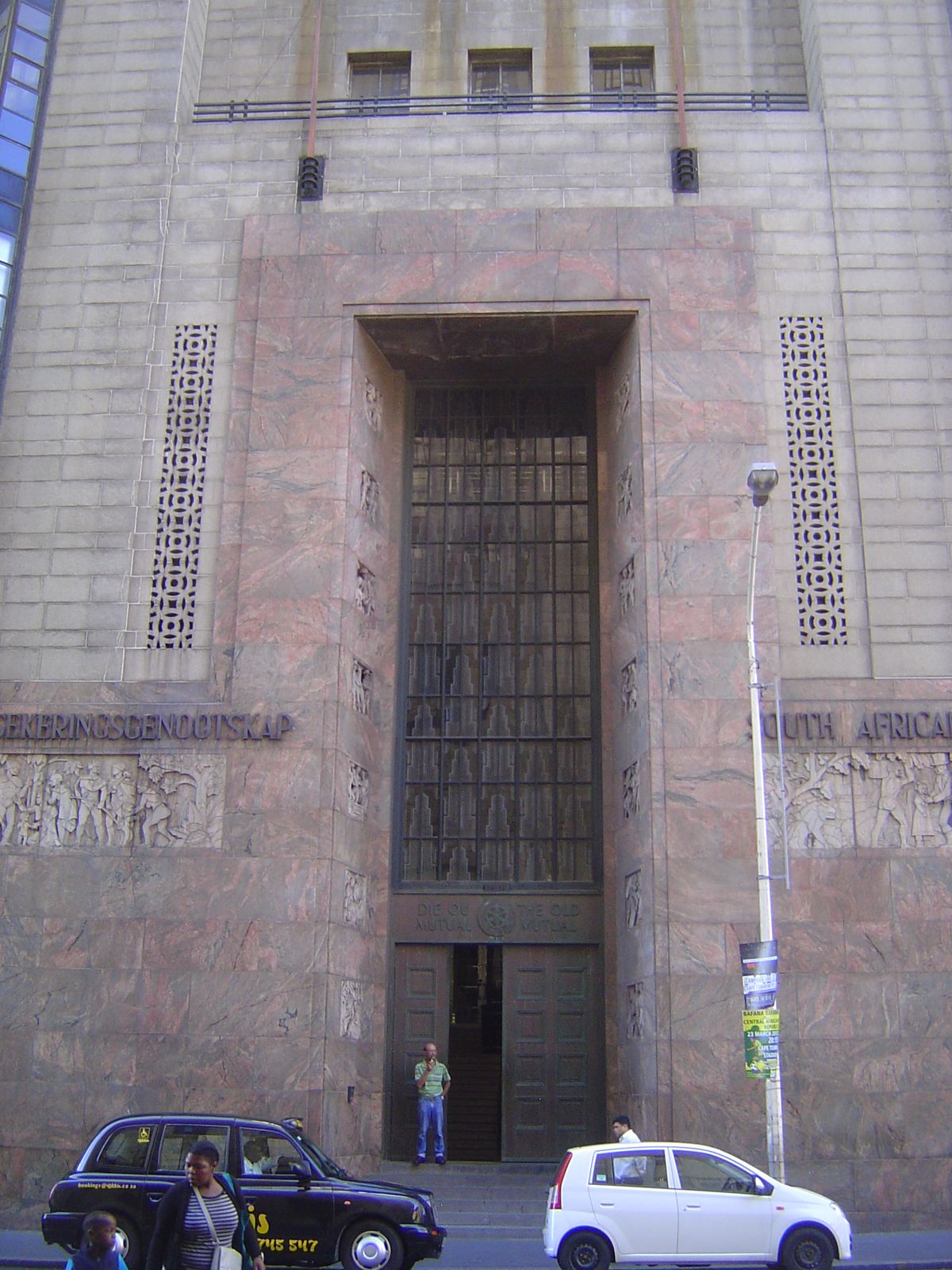 Mutual Heights, the Old Mutual building of 1939, was converted in 2003 to an apartment building. The entrance is 15 meters high.
