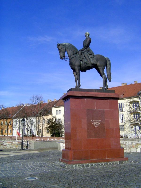 They share space with various monuments, including this one, to Gyorgey Artur Miklos Barabas, 1818-1916. A one-time minister of war, Gyorgey