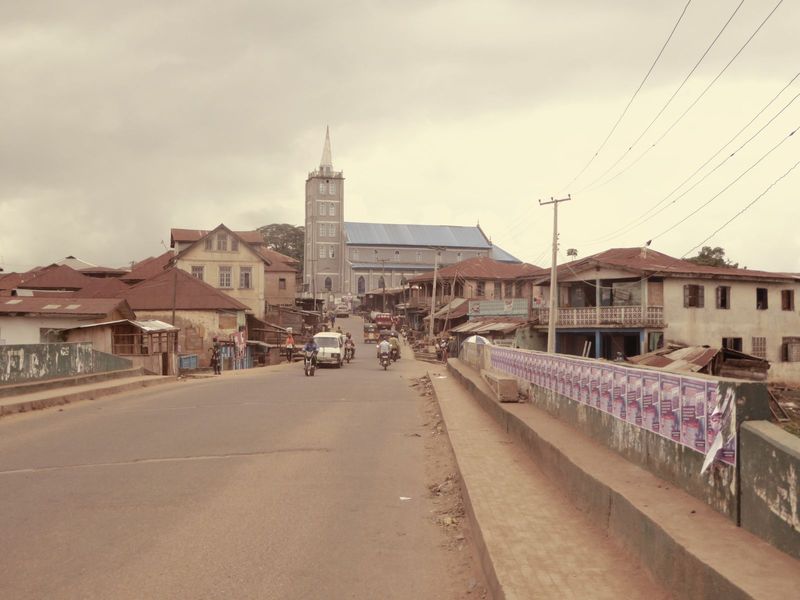 St. Anne's is on the western side of the Ogunpo Stream, the historical dividing line between the European and African sides of the city. Her