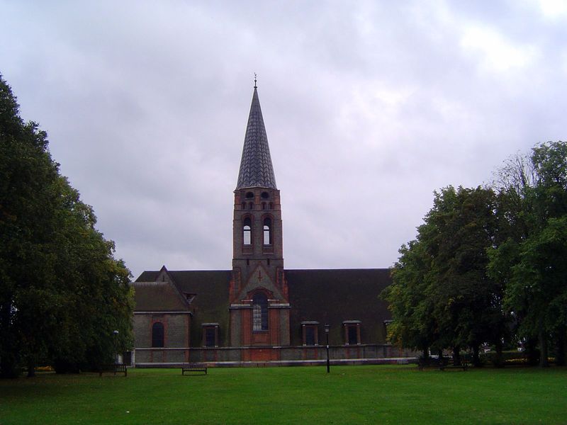 Both the churches were fortunate in having a distinguished architect, no less than Edwin Lutyens. This is his Free Church, begun in 1911. He