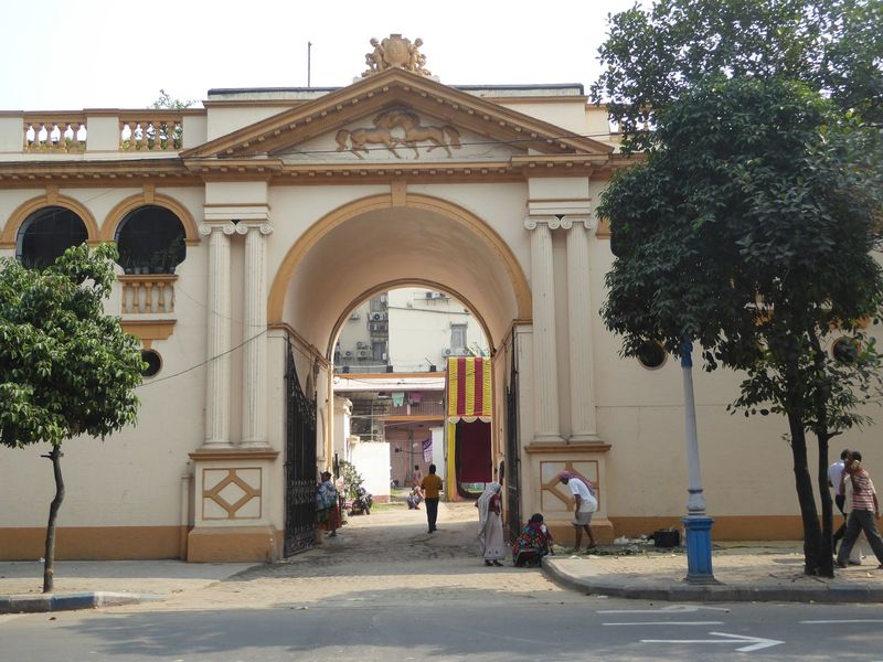 Is it apocryphal that the building was originally the government house stables?