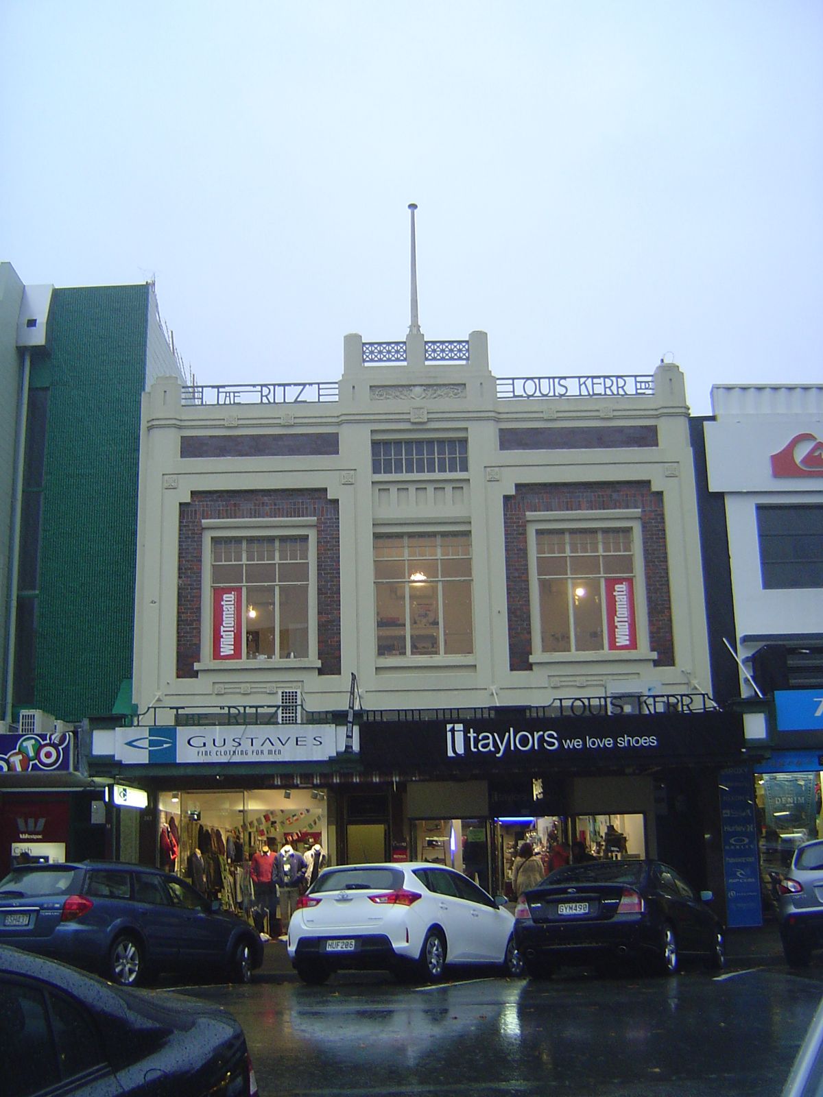 Still on Trafalgar, this was originally a jewelry store. The architect was Arthur Griffin, he who designed the cathedral steps.