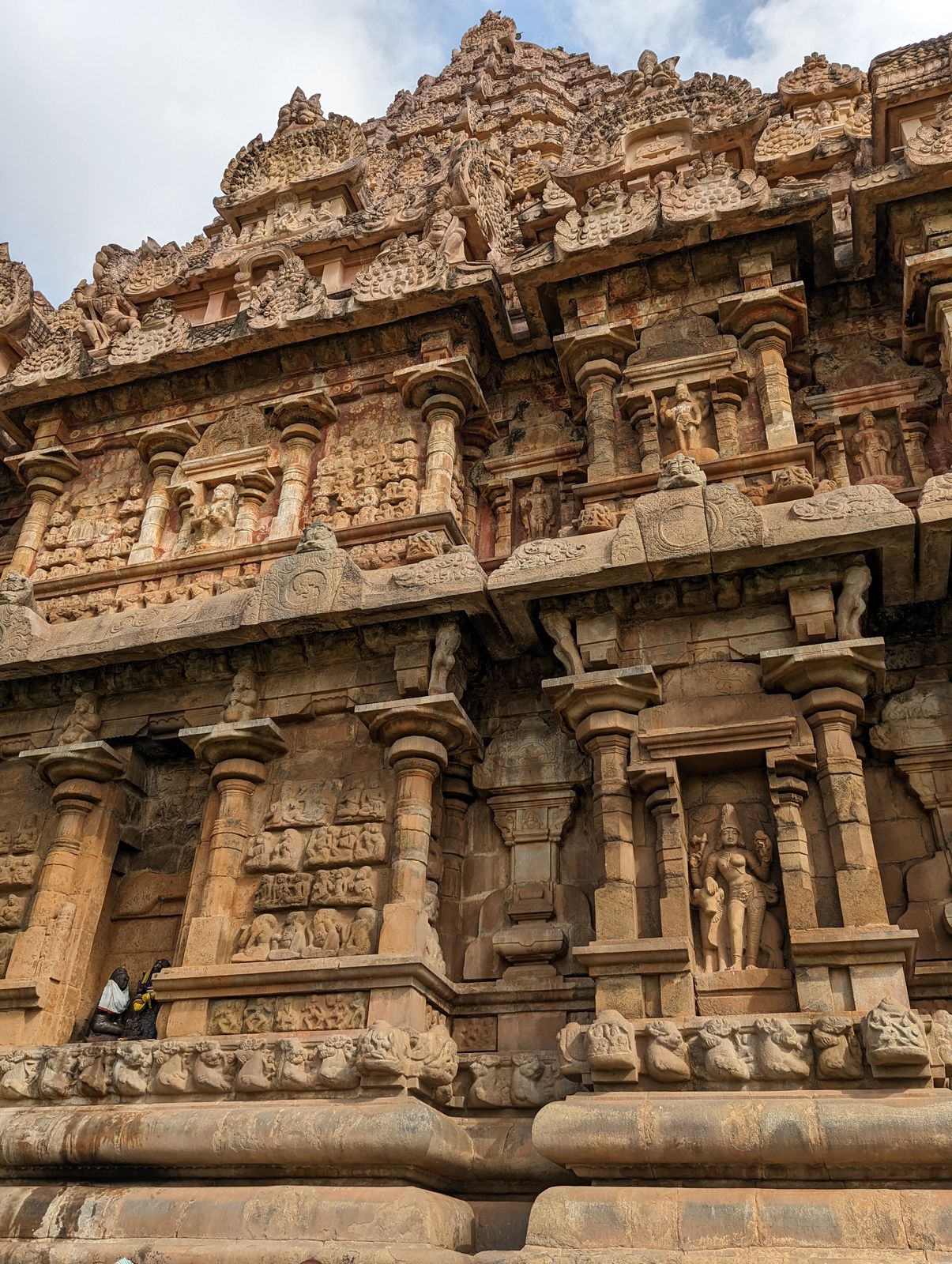 Smaller than the one at Tanjore, the vimana at Gangaikondacholapuram is more elaborately detailed.