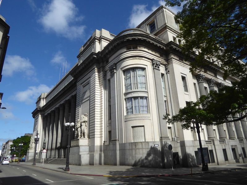 Art Nouveau came and went. In the 1930s the public, at least for public buildings, ran to neoclassicism, as for example here at the Banco de