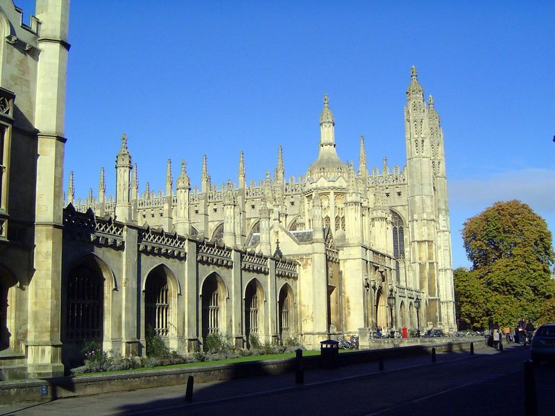 Kitty-corner up King's Parade, the Kings College Chapel 1441-1551 rises behind the much newer entrance gate, designed by the ubiquitous Wilk