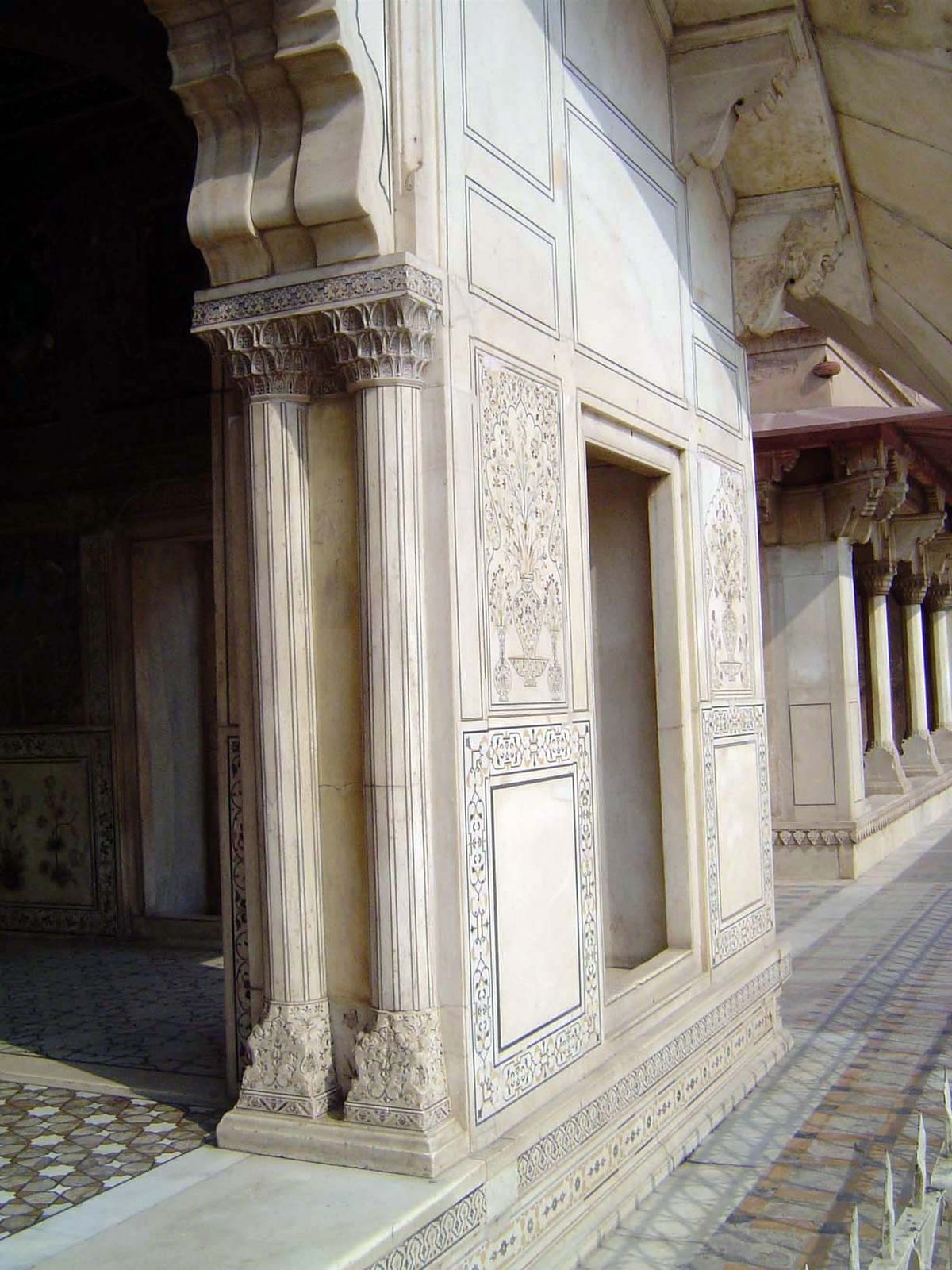 The detailing in the Naulakha is extraordinary, with semi-precious inlays.