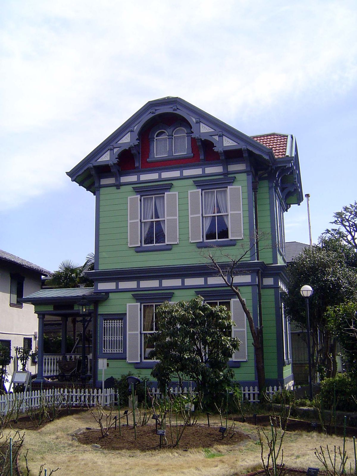 Here's the one place that actually did survive, a 1-up, 1-down building from 1909. It's now the Yamate Museum.