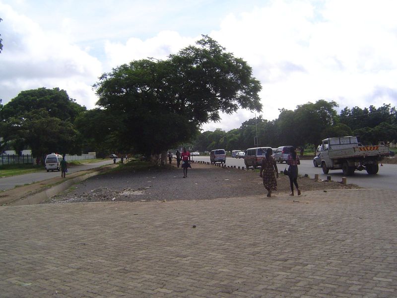 Perpendicular to the track and running eastward, this is Independence Avenue, formerly King George Avenue—and opened by him in 1934. Too wid