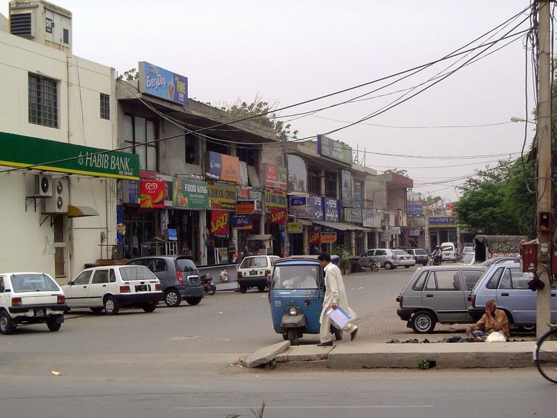 Model Town's commercial district, on the side of the ring facing Lahore, is much less stylish. If you want modern retail, you'll have to go 