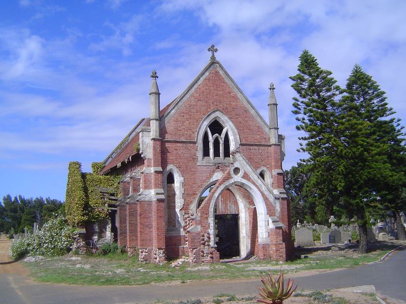 An abandoned chapel stands forlorn in the middle of the Maitland Cemetery, six miles north of the city center.