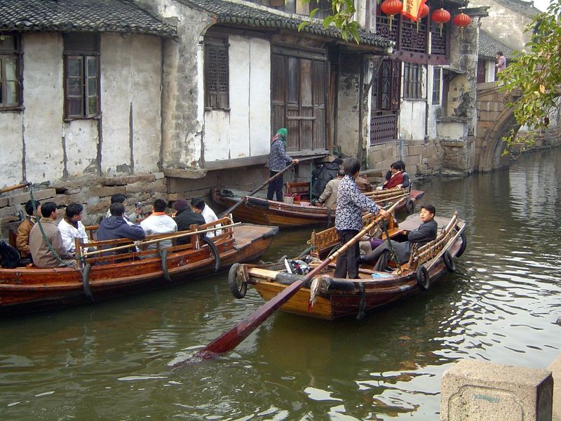 But even in winter a good number of boats ply the canals. "Ply" is a nautical term normally restricted to old salts with blue caps.