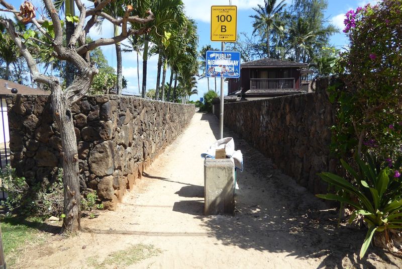 It's one of many leading to the island's beaches, in this case Waimanalo Beach at the corner of Laumilo and Hihimanu. Astonishingly, the bea
