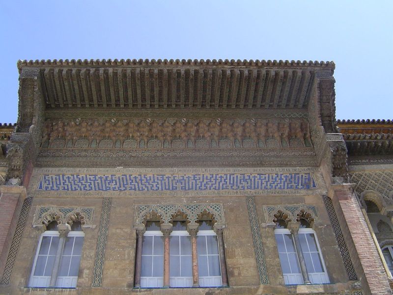 The frieze contains the Nazrid mantra, "There is no conqueror except God," but around it, in Gothic lettering, an inscription identifies the