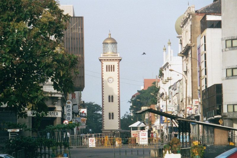 In addition to all these buildings—churches, government buildings, hotels, shops, and homes—Colombo was a major financial center, with many 