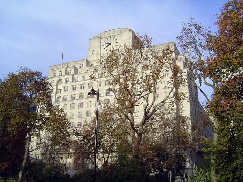 Such buildings fell out of style a few years later, when they were displaced by Art Deco, which proved to be an amazingly popular style in t