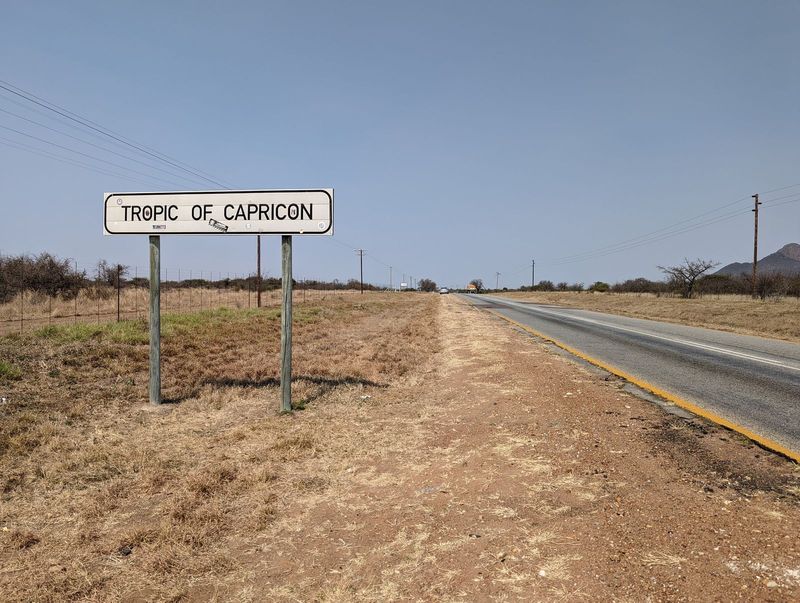 Here we are on Highway R521 about 30 miles north of Polokwane alias Pietersburg. Still lost? No problem: we're about 220 miles north of Joha