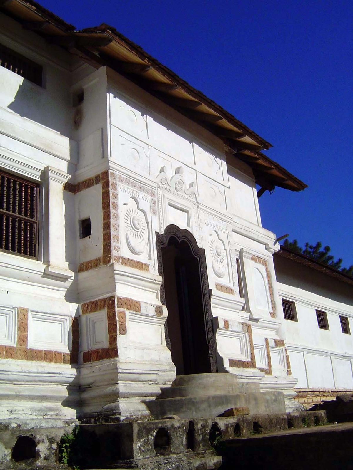 The veranda kept the facade and its decorative plaster in deep shade.