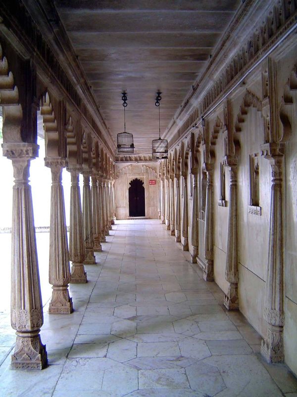In the back of the temple is a courtyard lined with 80 or 84 deva-kulikas, or subsidiary shrines. Different sources give different counts, b