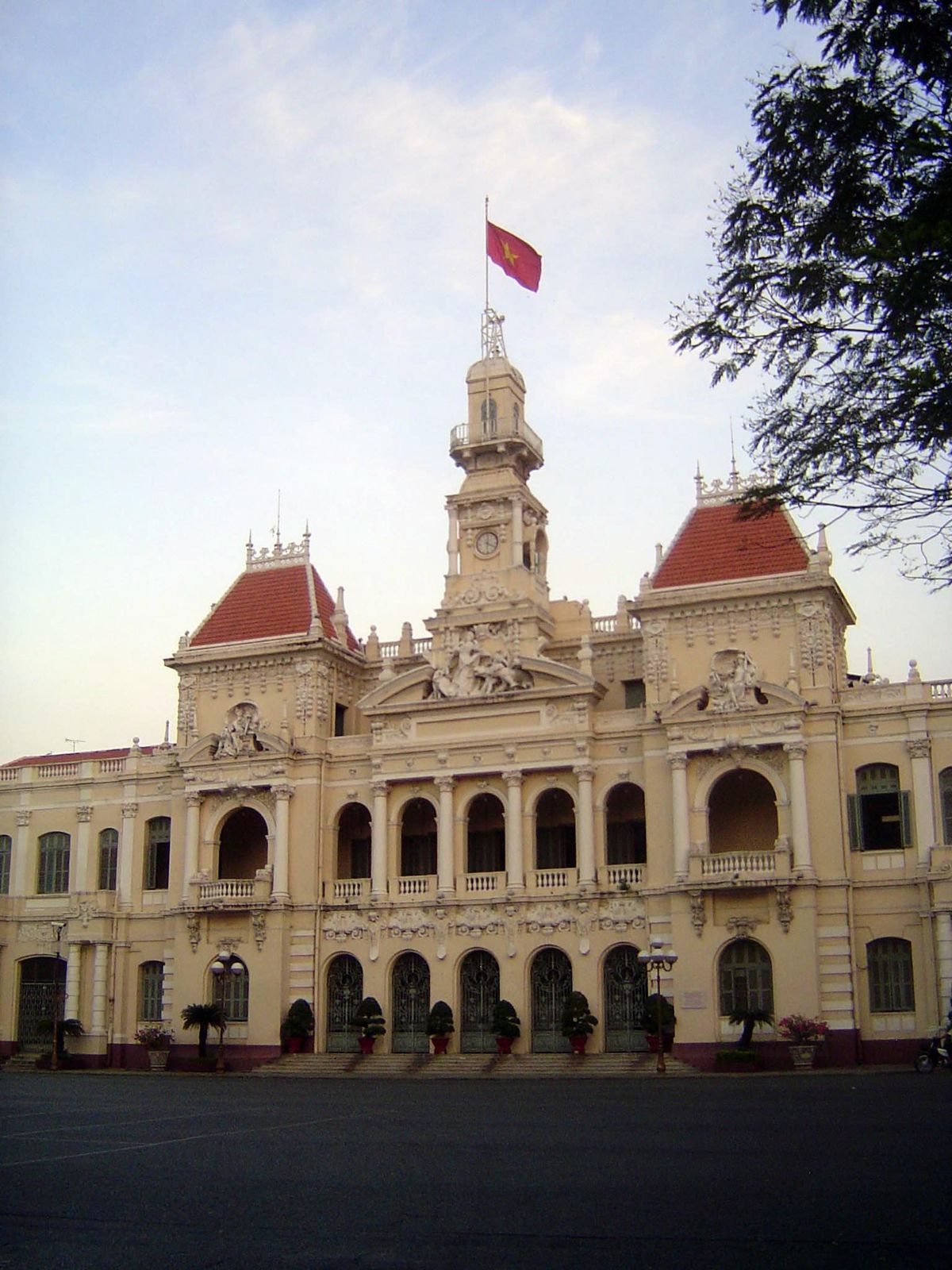The Hotel de Ville 1901-08, now the People's Committee Building. Visualize it a century ago: Europeans in tropical whites and helmets; a few