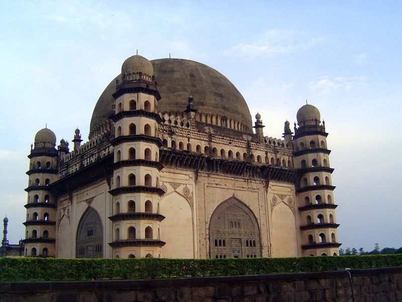 Where Ibrahim went for a jewelbox, his successor Muhammad Adil Shah, who ruled from 1626 to 1627, went for bulk, a huge hemispherical dome a