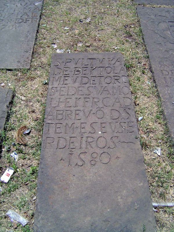 No. 56 SEPULTURA DE BERTOLAMEU DE TORES E DE SUA MOLHER FRANSISCA D'ABREU ONDE SAO TAMEM E SEUS ERDEIROS. 1580 Grave of Bartolemeu de Tores 