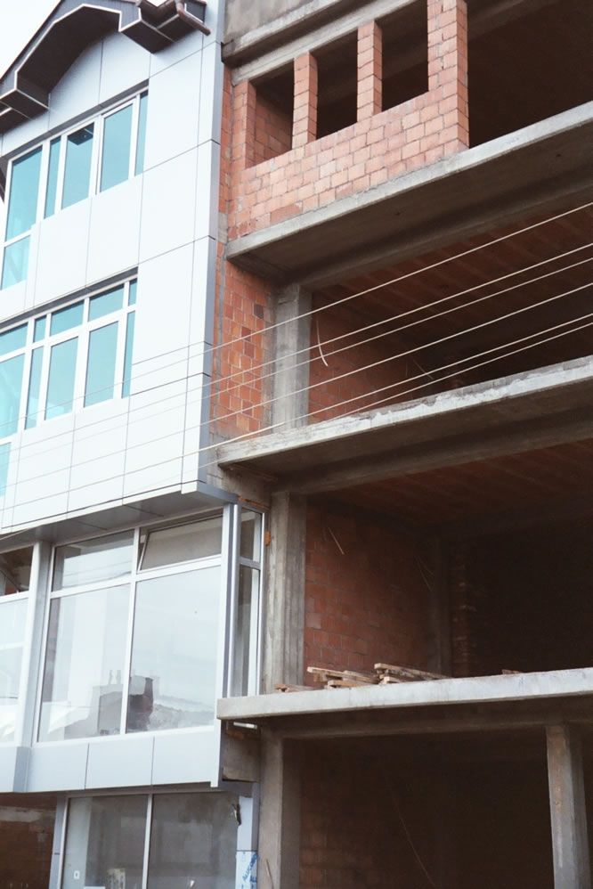 Typical construction method: concrete posts and beams, hollow-brick walls.