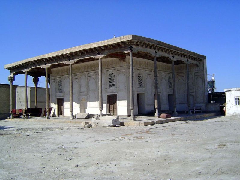 The mosque in its entirety. Compare it with the Baland Mosque in a following chapter.