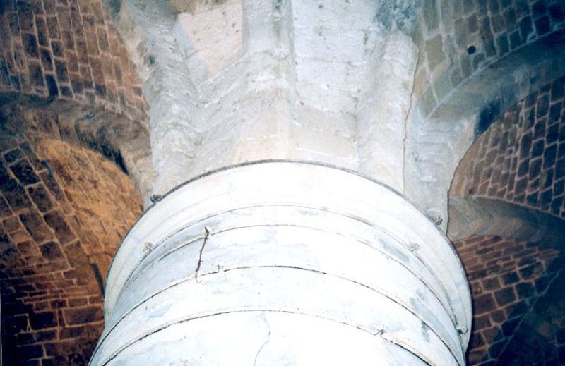 A close-up of the fan vaulting, popular in France during the 12th century.