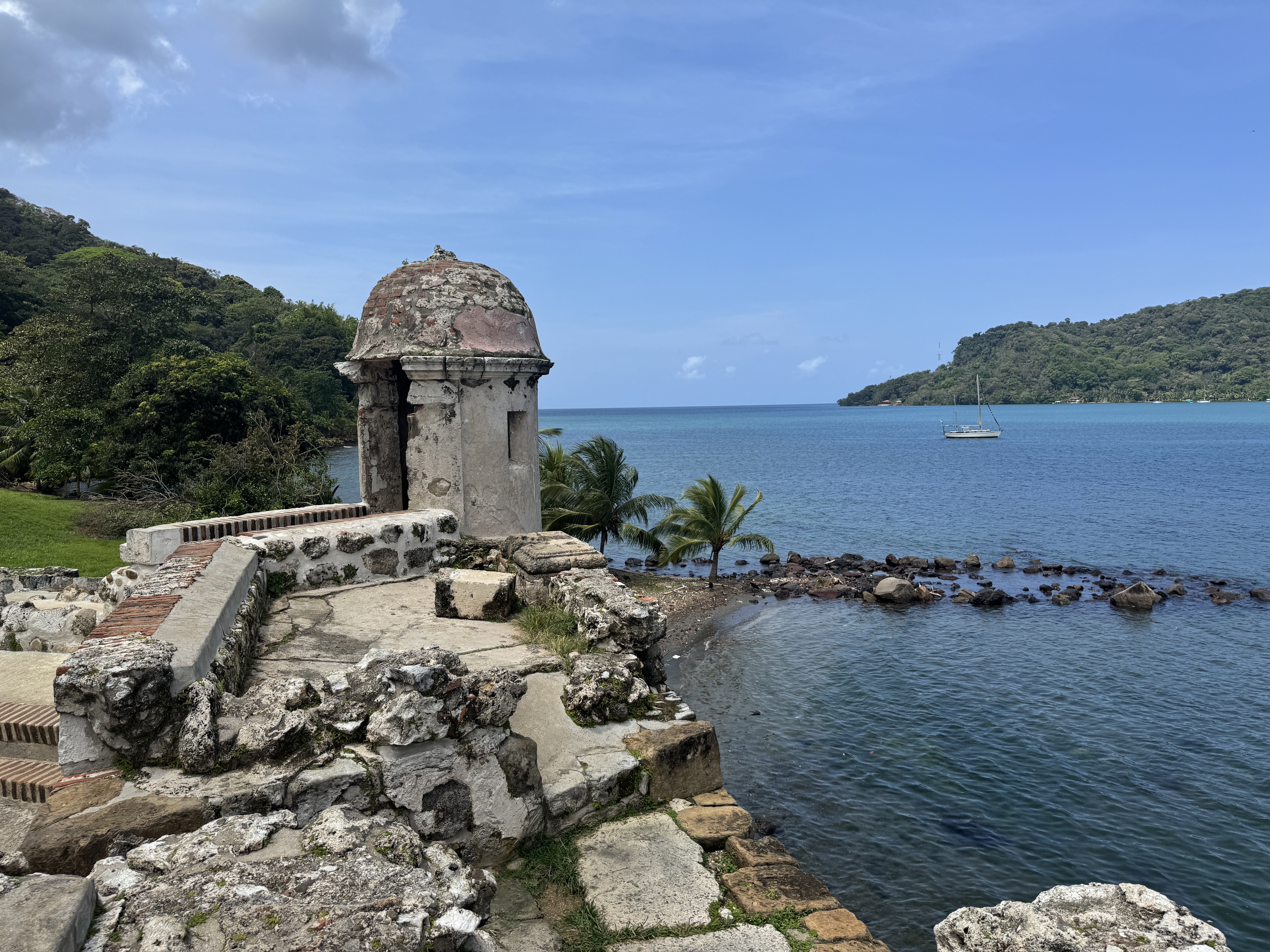 15 beeline miles north, we're at Portobelo and the Santiago Fort.  Surely pirates could be kept out of this bottle-shaped bay.  Not quite.  
